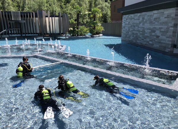 Immersioni subacquee con vista sulle Alpi? Nel lago del Quellenhof See Lodge, Alto Adige, è possibile e il divertimento assicurato.