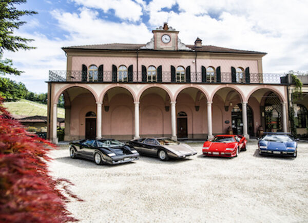 Quattro storiche Lamborghini Countach arrivano al Villaggio Narrante in Fontanafredda & Casa E. di Mirafiore 