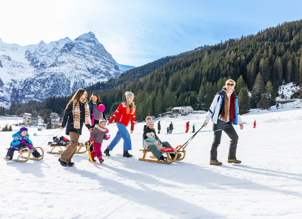 Vacanze in famiglia all’hotel Bella Vista di Trafoi tra sci, slittino e ciaspolate nel Parco dello Stelvio.