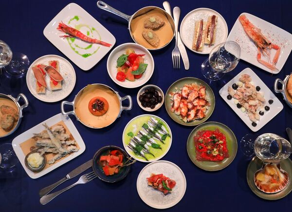 A Milano, tapas e aperitivi “Semplicemente pesce” inondano POLPO, il lungomare di Viviana Varese.
