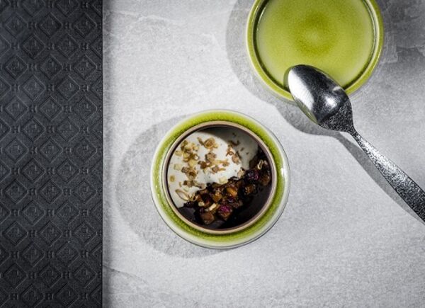 Al Restaurant 1908, chef Stephan Zippl rivisita la storica trippa del Parkhotel Holzner: gourmet e ottima anche d'estate. 