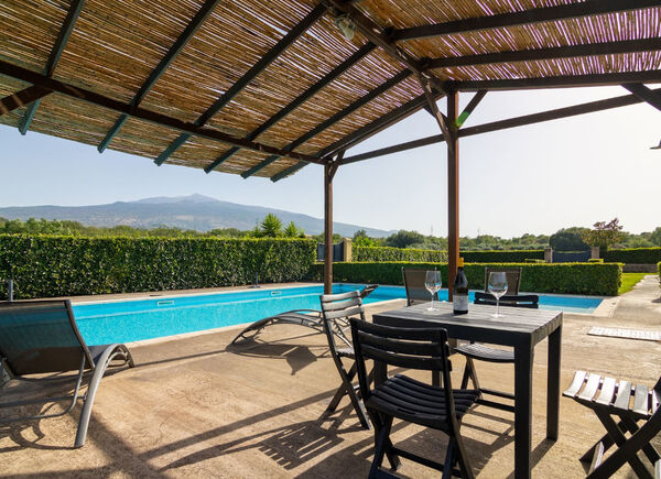 Villa dei Baroni: vacanze in Wine Resort ai piedi dell’Etna tra ospitalità e degustazioni in totale sicurezza
