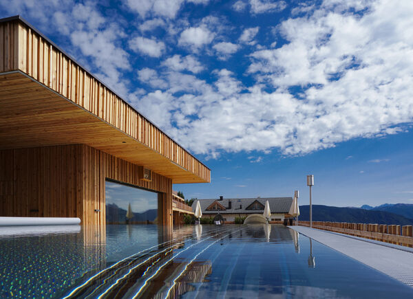 Hotel Tratterhof, design hotel a KM 0 in legno di larice e quarzite di Fundres