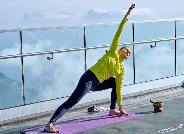 Yoga dalla Regina, a 3.265 metri: ogni venerdì dal 9 luglio al 3 settembre con Marmolada-Move To The Top